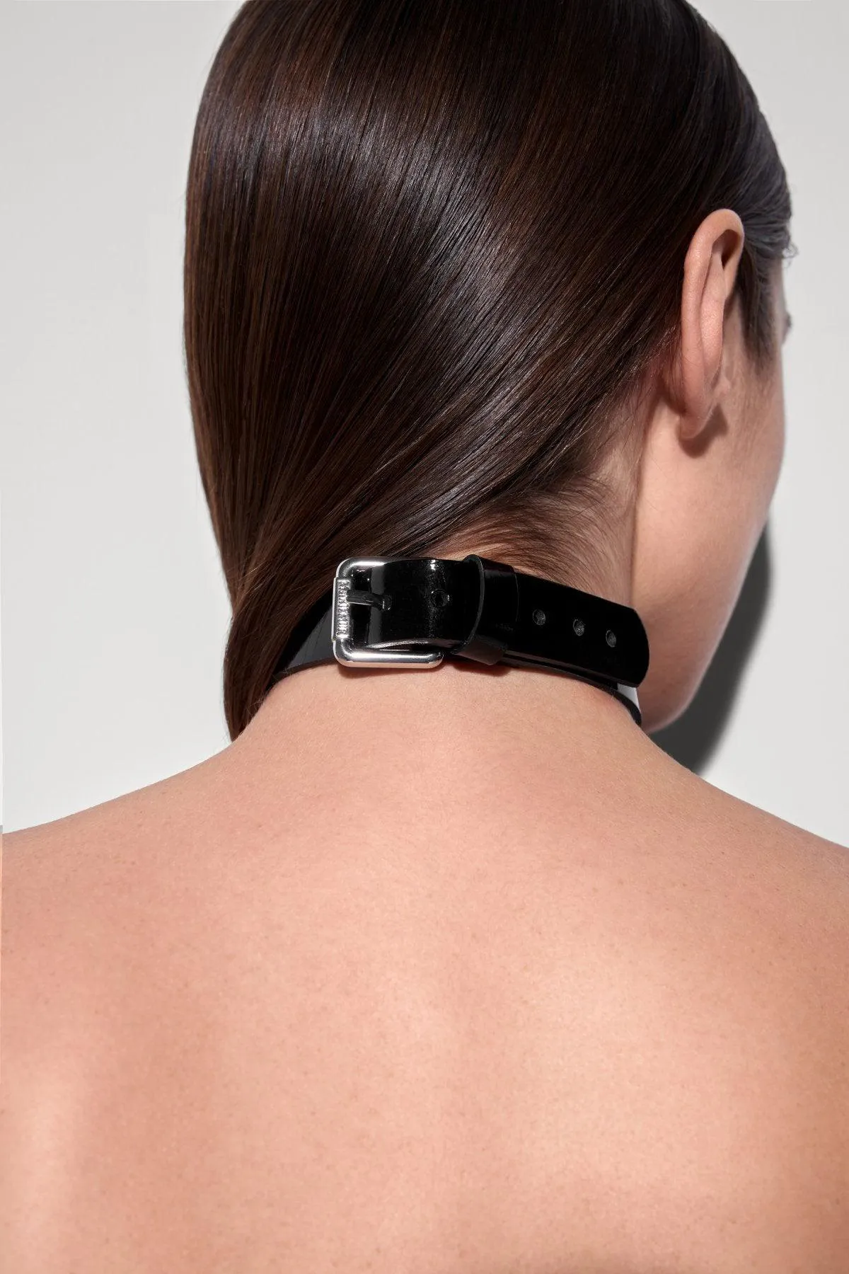 Kelly Lacquer Leather Choker in Black