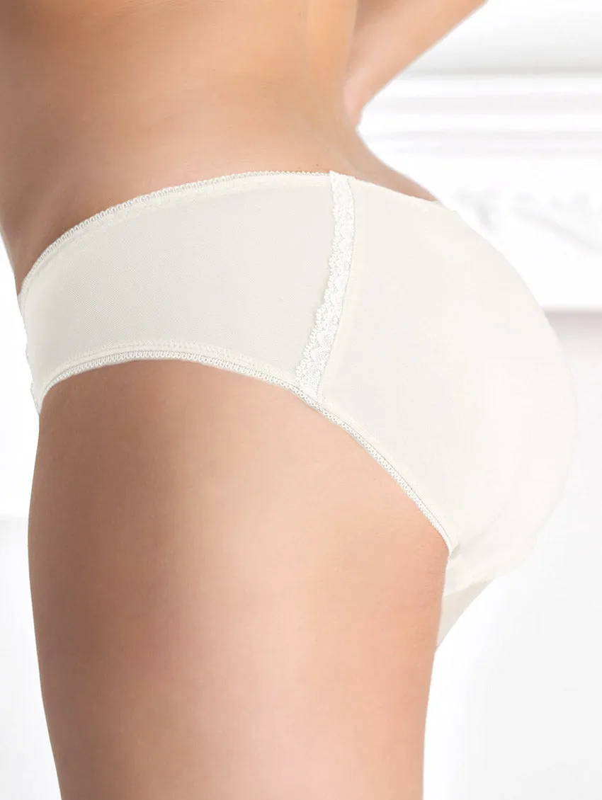 Nessa Selena Brief