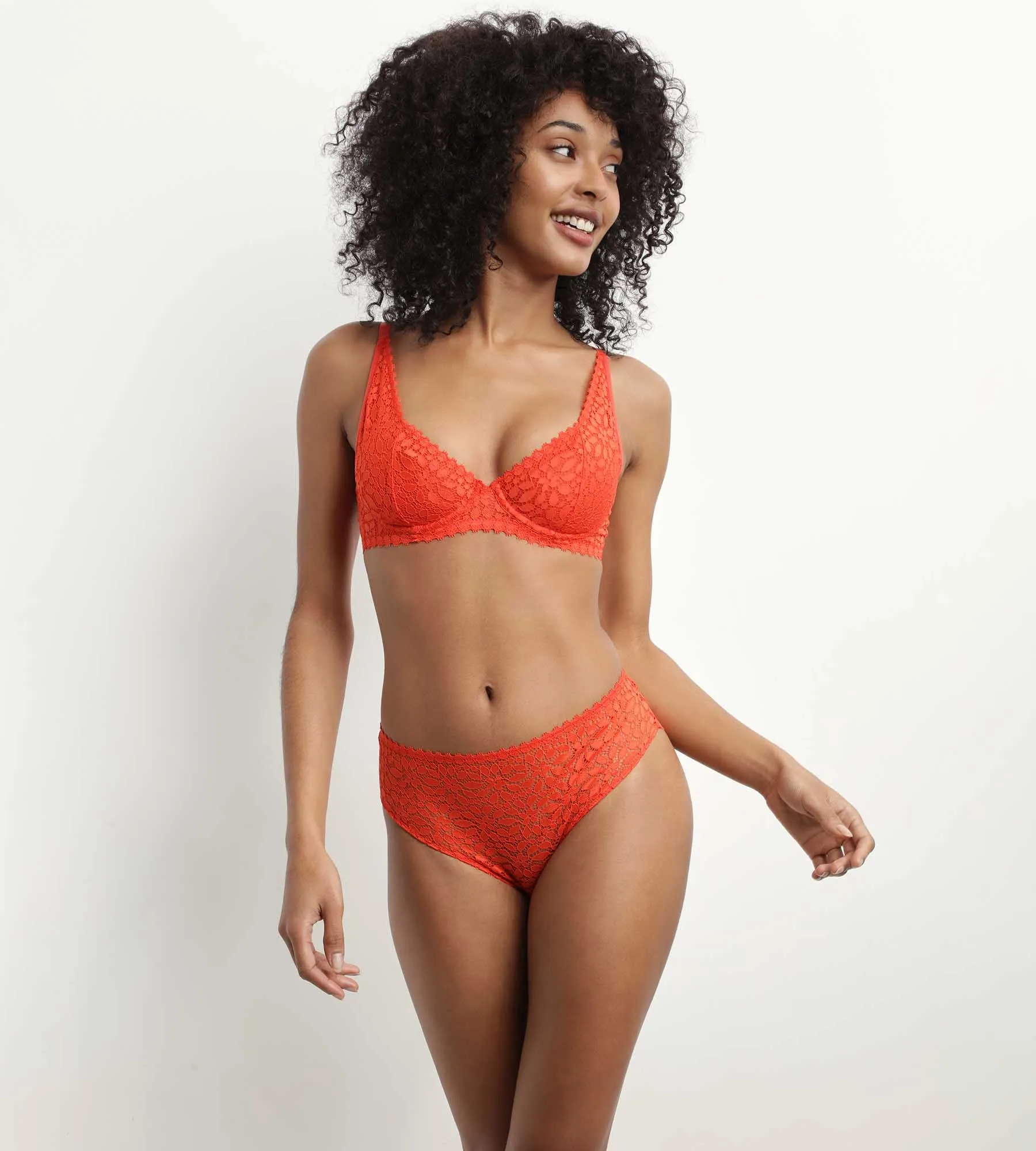 Openwork lace knickers with floral patterns in flame-red Daily Dentelle